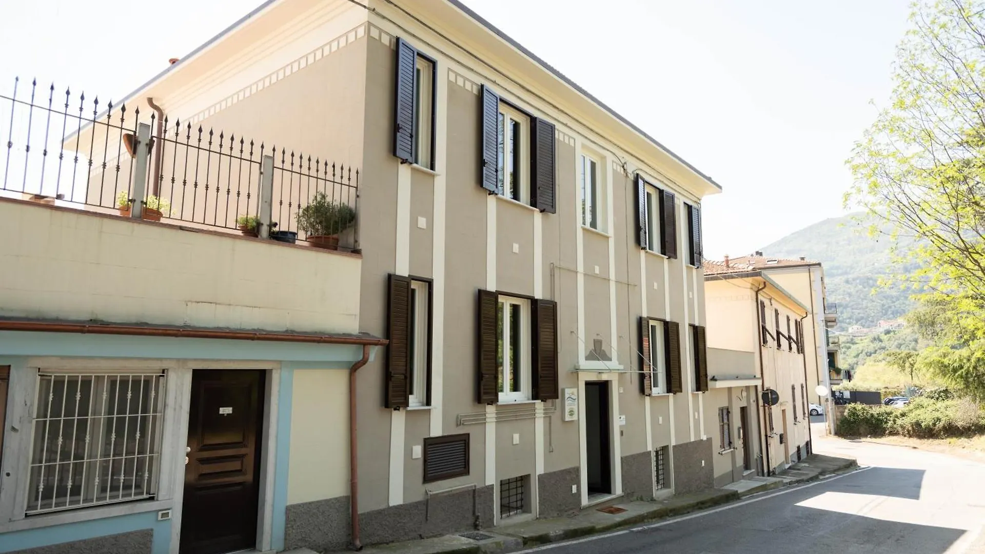 Le Camere Sui Colli La Spezia 0*,